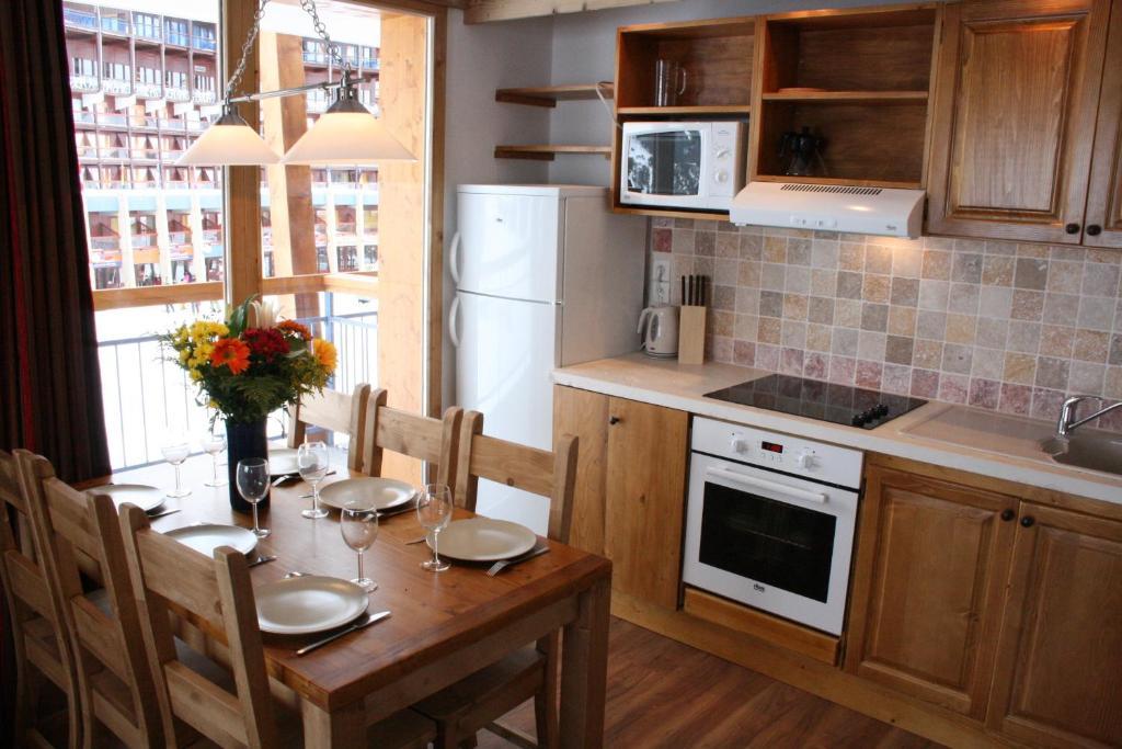 Chalet Des Neiges : La Cime Des Arcs Les Arcs  Rom bilde